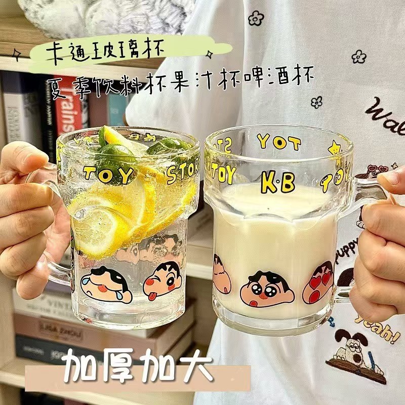 新款蜡笔小新印花把手玻璃杯高颜值可爱卡通水杯果汁咖啡杯