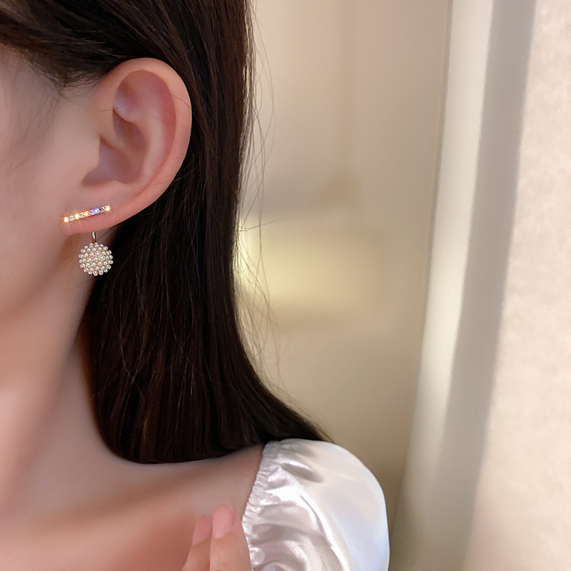 Korean Style Diamond Pearl Ball Earrings display picture 6