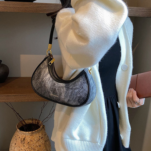 This year's popular texture niche design bags 2024 new women's bags fashion versatile crossbody bag single shoulder armpit bag