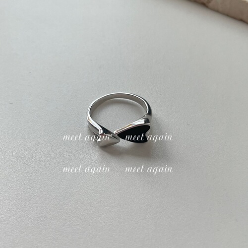 Korean simple black love ring, sweet and cool style ins design niche heart-shaped peach heart index finger ring accessories