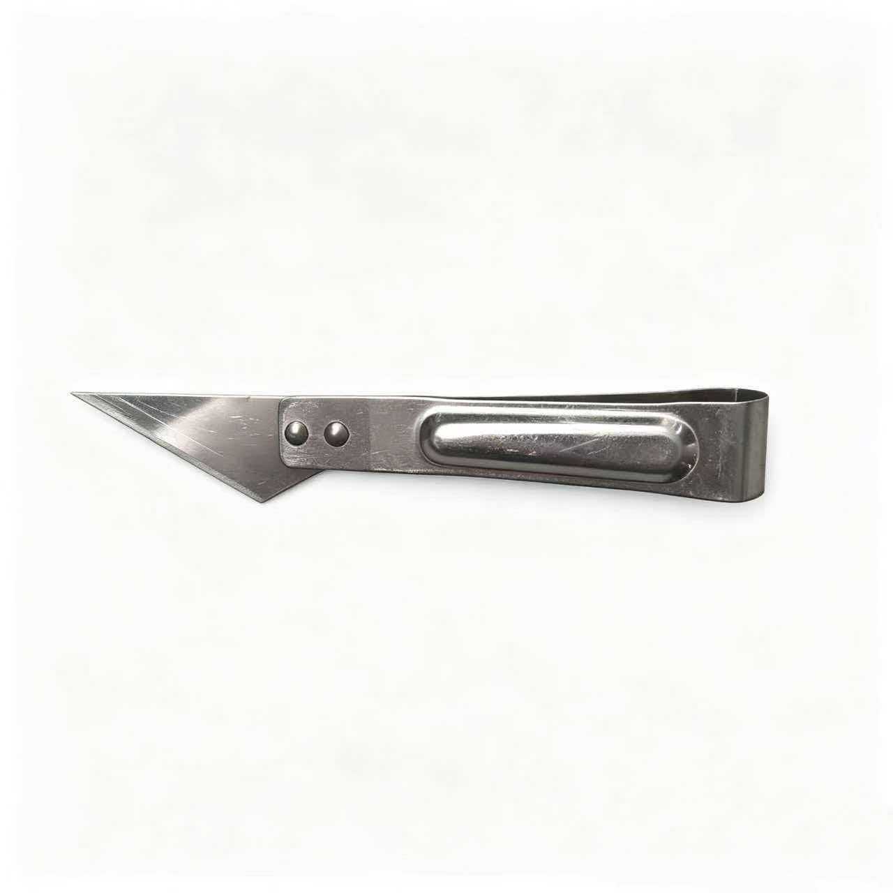 The precision-tipped design can accurately grip fine hairs and small downy hairs under the fur, while ordinary flat-tipped clippers cannot