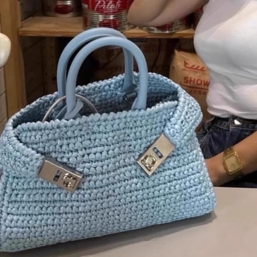 Nuova celebrità di Internet con mini design alla moda e versatile in erba intrecciata, colori contrastanti, casual singolo_voghion.com