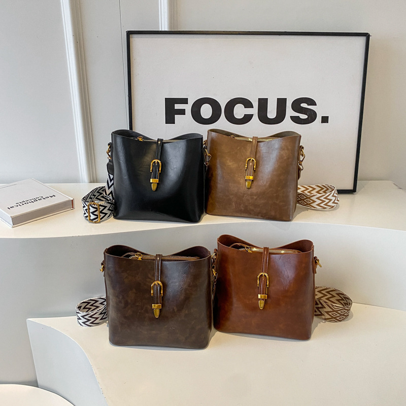 Bolso retro para mujer, con correa ancha, estilo moderno y elegante image 5