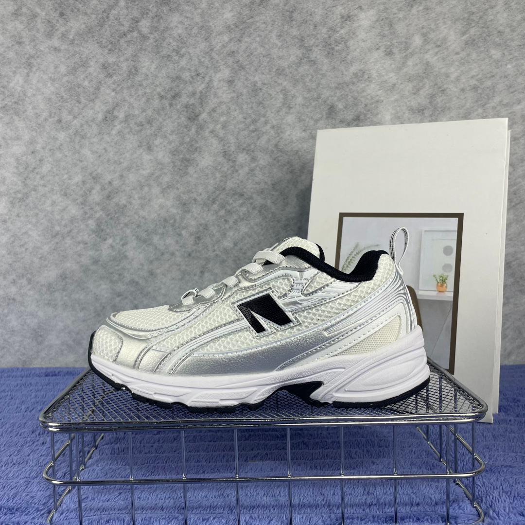 Top 740 Retro Lightweight Children's Casual Running Shoes Made with Breathable Large Mesh Fabric