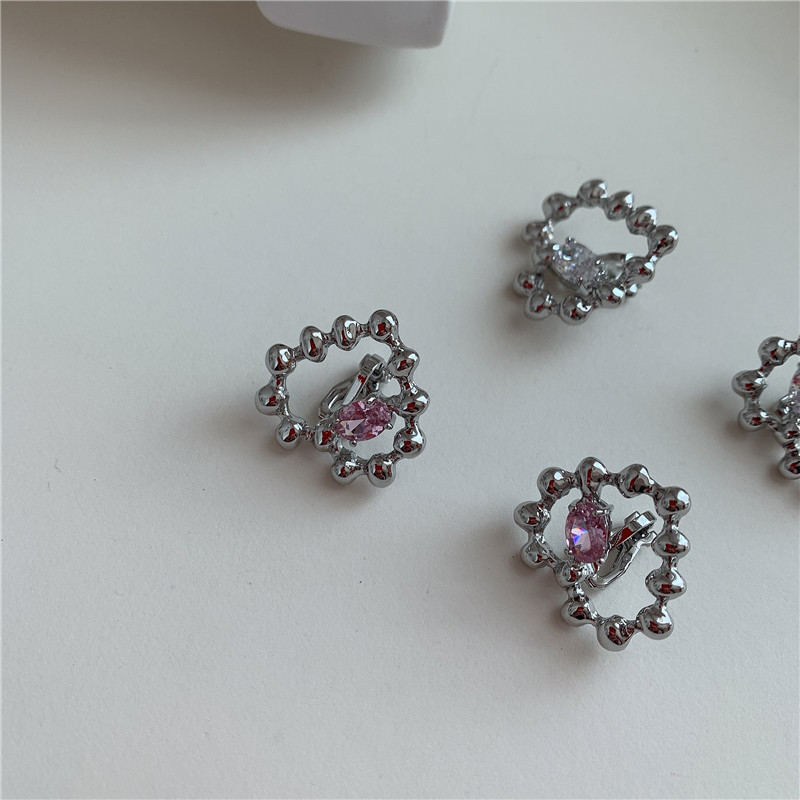 Korean Simple Love Earrings display picture 6