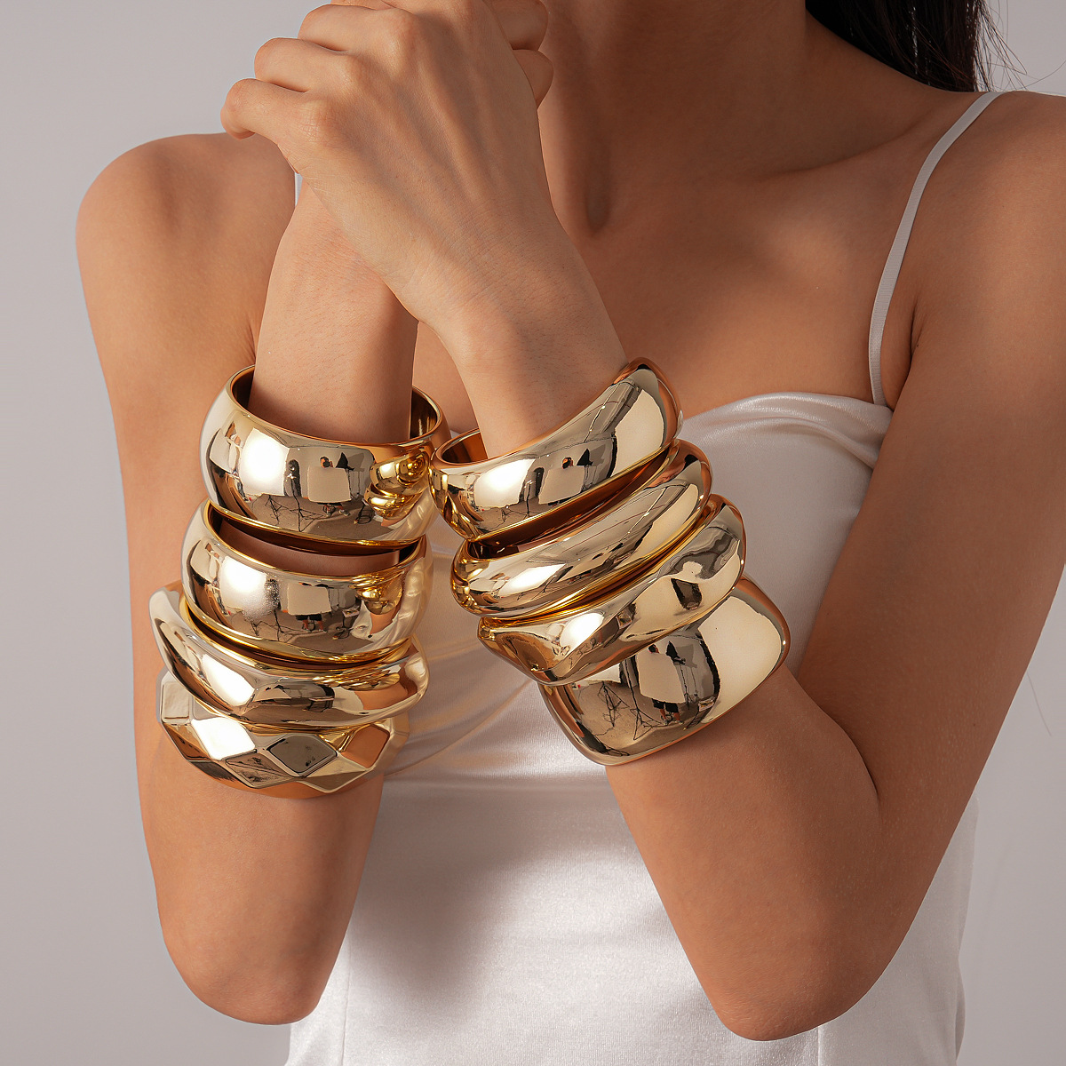 Europa y los Estados Unidos transfronterizos acrílico geométrico redondo cuadrado brazalete de corte simple personalidad exagerada nicho de alta sensación joyería image 1