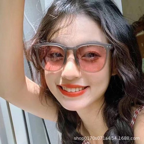 Folding sunglasses with dark lenses, women's summer sun protection, tea-colored, polarized, UV protection, large face slimming, fashion trendsetter
