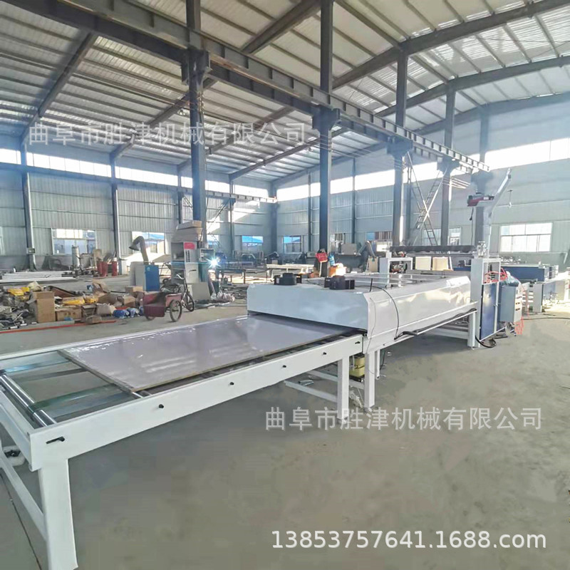 竹木大板覆膜贴膜机 木饰面护墙板平贴机 出售PET高光板贴面机厂