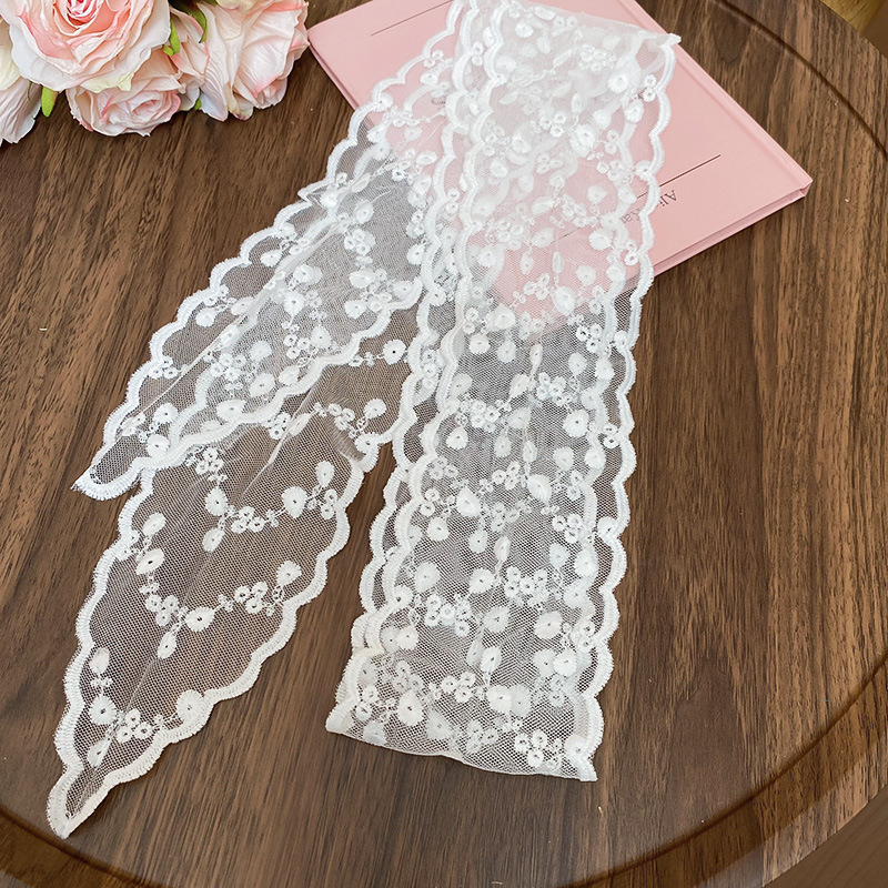 Versión coreana de la bufanda de seda bordada de encaje, banda para el cabello, lazo para el cabello casual de temperamento salvaje, tocado de vacaciones de moda, accesorios para el cabello, sentido de alta gama