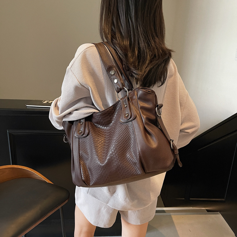 2025 New Women's Bag Foreign Trade European and American Texted Portable Commuter Underarm Tote Bag Large Capacity Shoulder Crossbody Bag