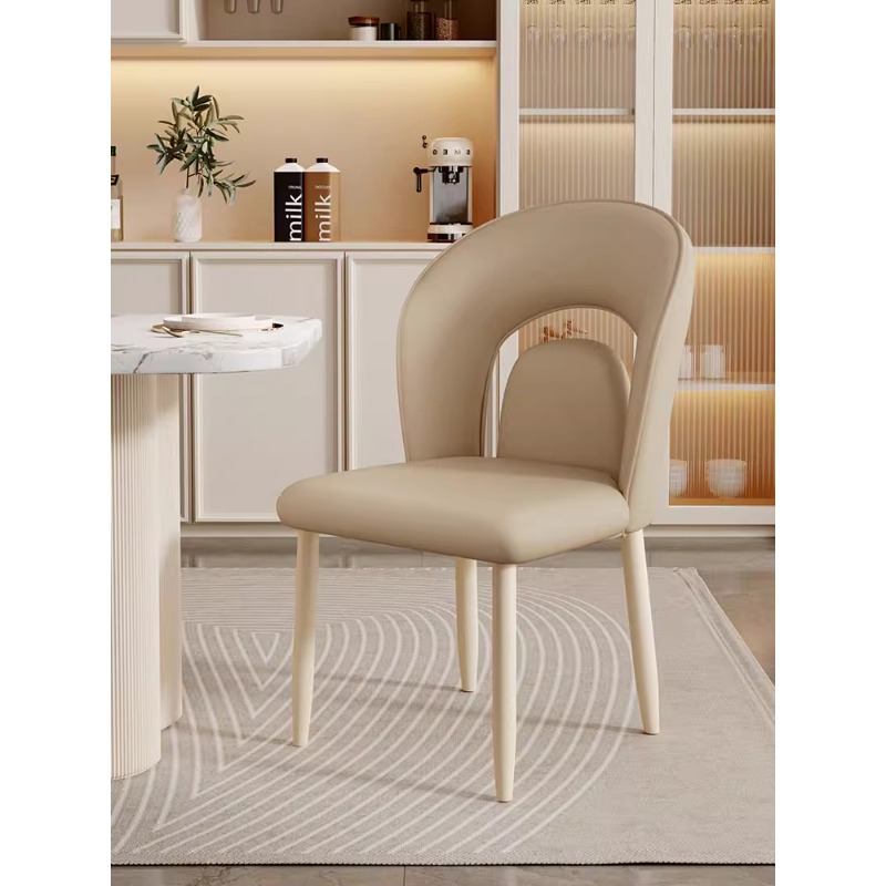 Silla de comedor Silla de mesa de comedor de lujo ligero Sensación de alta gama Hogar Silla de respaldo de hierro forjado italiano nórdico moderno Taburete de negociación de hotel