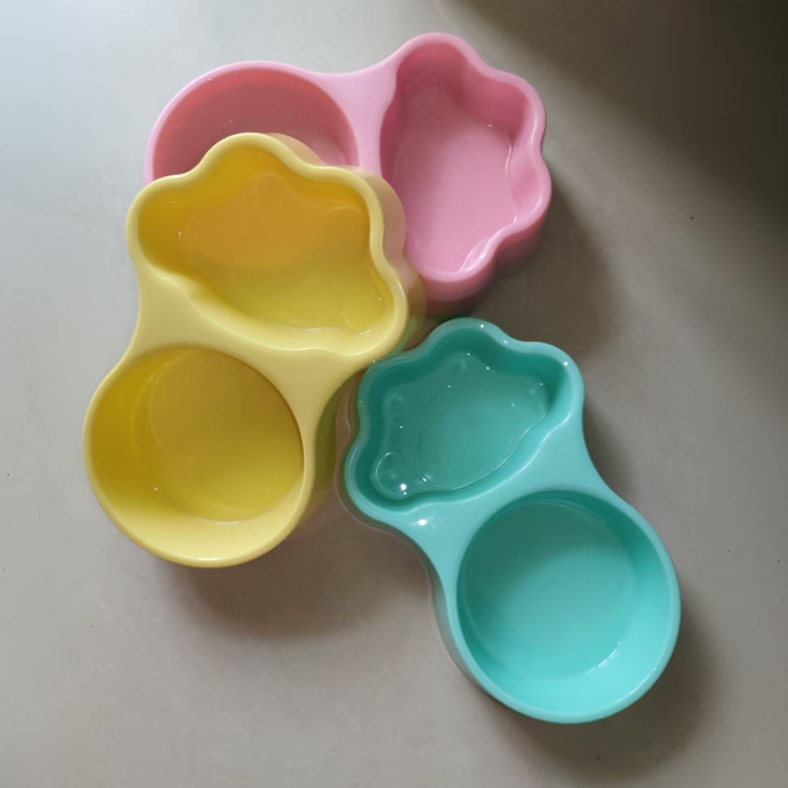 애완동물 그릇, 고양이 발 모양 애완동물 이중 그릇, 내구성이 뛰어난 바닥 미끄럼 방지 용품, 제조업체의 기성품 애완동물 식기