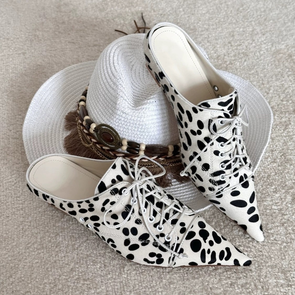 Summer bag with shoelaces