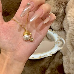 18K Gold Brushed Christmas Hat Pendant Au750 Color Gold Freshwater Pearl Star Accessories Necklace Clavicle Chain Retro