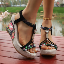 ��ó����һ�����컧�⴩�¸�������Ь�ļ��¿�ŷ��վ���0.5ŮЬ