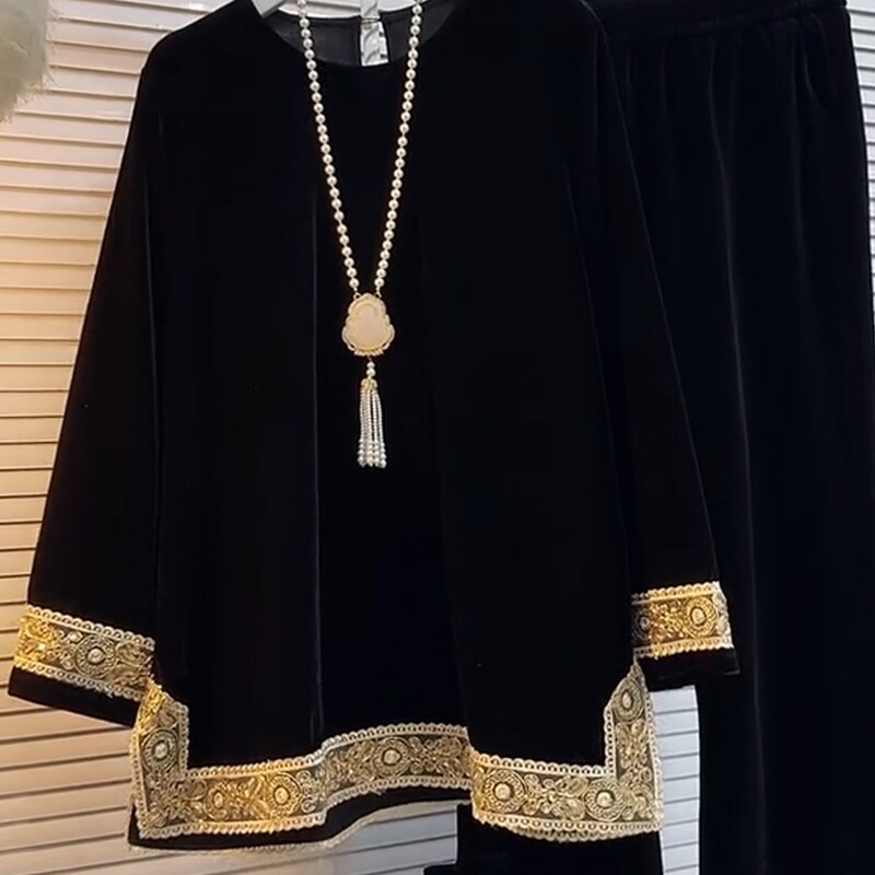 Black Round Neck Long-Sleeved Shirt for Women 2025 Autum New Velvet New Chinoiserie Classy Loose Embroidered Large Size Top