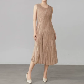 连衣裙;时尚休闲套装;女式T恤