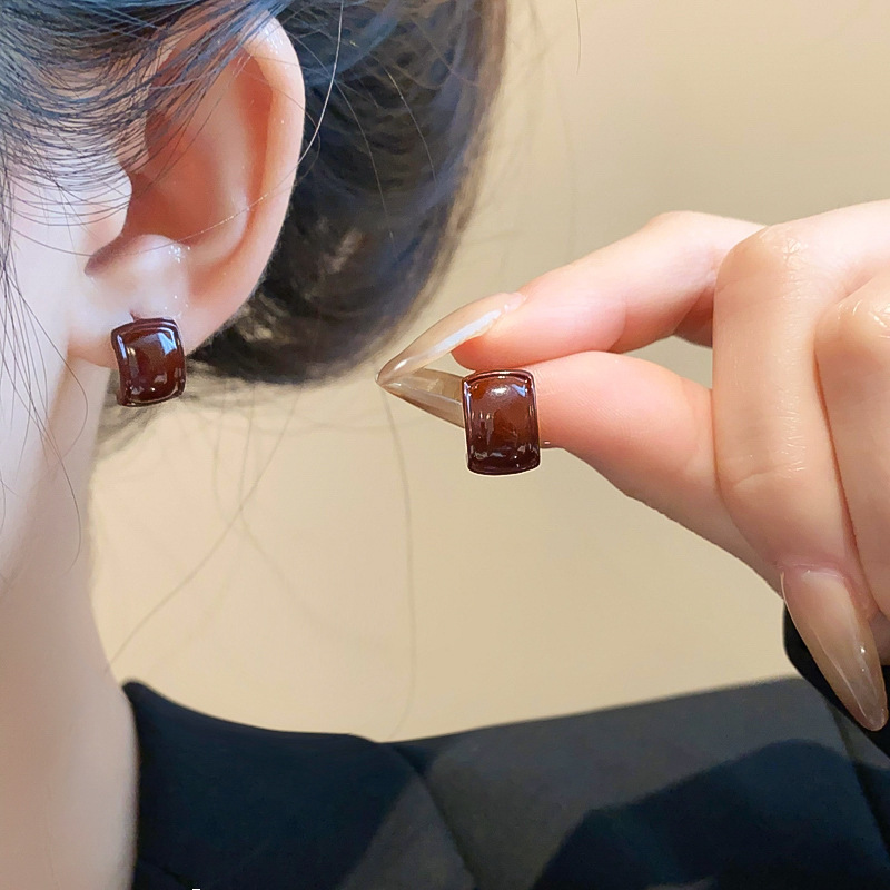 Pendientes de perlas asimétricas con cuernos de diamantes súper parpadeantes de plata Pendientes de nicho de viento frío femenino Pendientes de lujo ligero de alta calidad