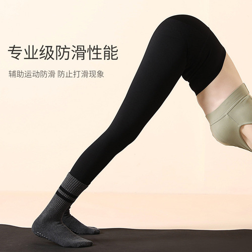 New anti-slip crew yoga socks for professional women, thick exercise fitness socks with terry sole, shock absorption, Pilates socks made of cotton