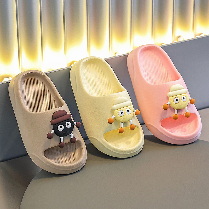 Zapatillas para niños verano nuevo niño dibujos animados baño antideslizante fondo suave para niños en el interior zapatillas para niños.