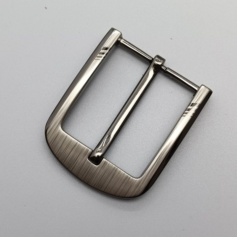 男性の針式のベルトの先端の高級なベルトの針は4.0合金のレーザーのベルトのボタンの工場を掛けて国境を越えます。|undefined
