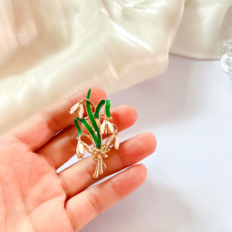 Banquet Occasion Alloy Material Flower Pattern Fashion Pin Flower Alloy Plating Artificial Pearls Women'S Brooches