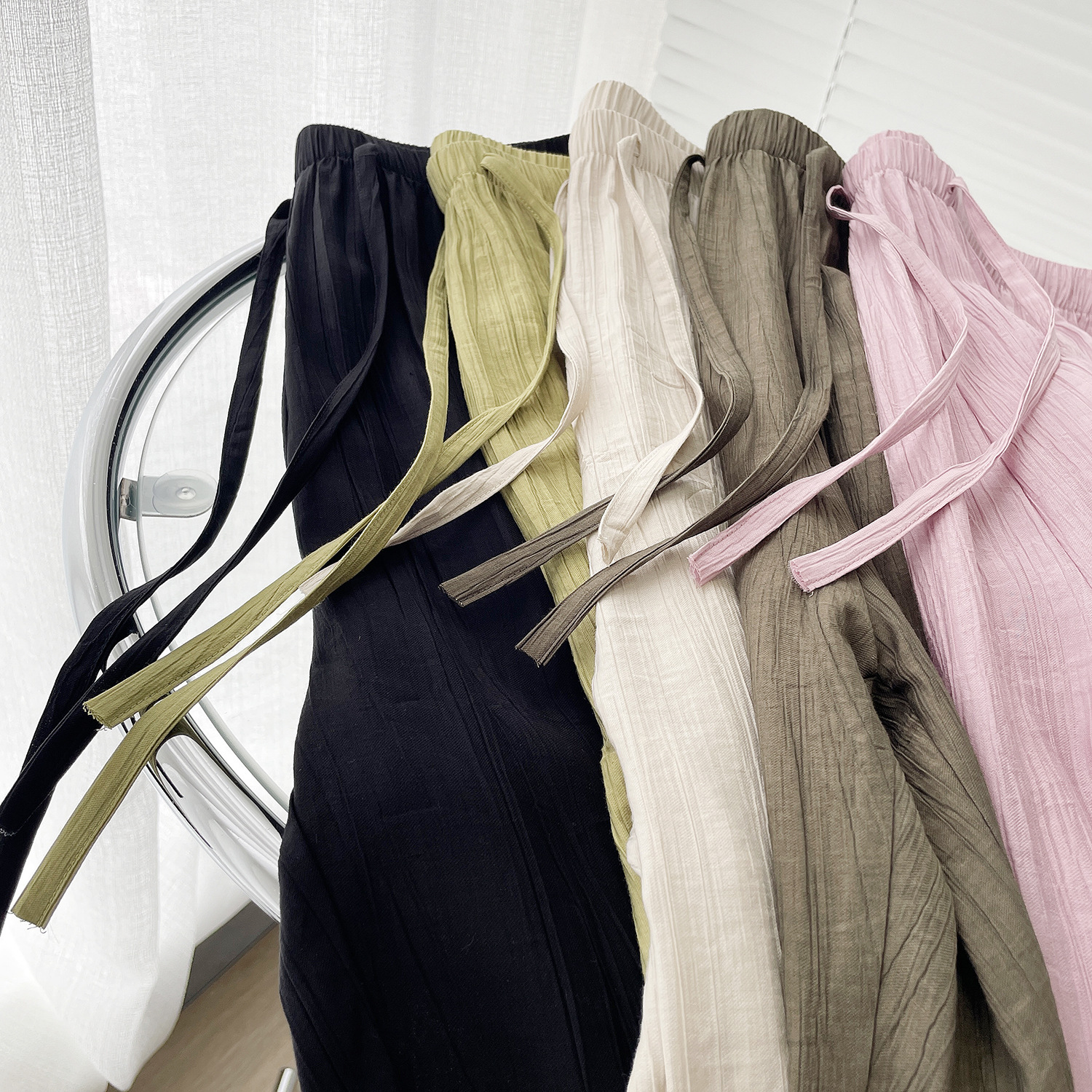 Simple Style Solid Color Linen Cotton Cotton And Linen Pleated Straps Straight Pants display picture 1