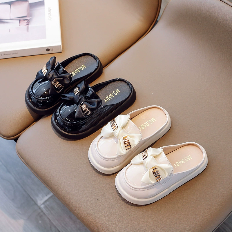 Осень 2023 г. новые детские модные сандалии и тапочки в Корейском стиле Баотоу, женская верхняя одежда с мягкой подошвой для больших детей, модные тапочки-банты