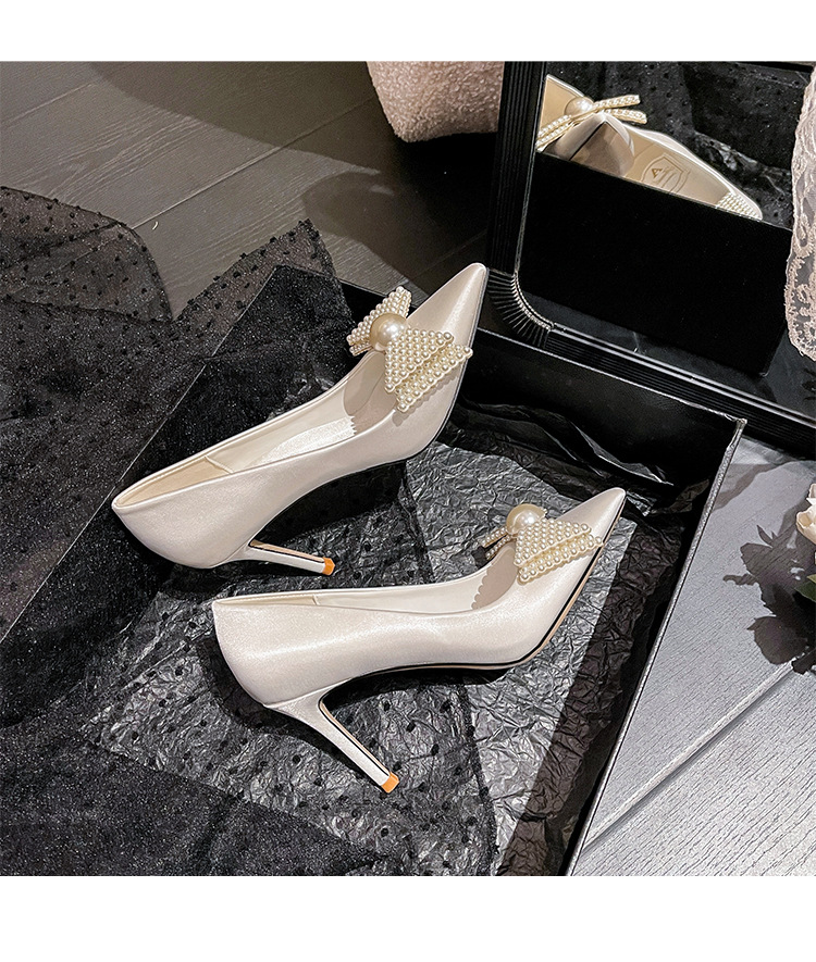 Scarpe da sposa bianche con fiocco eleganti tacchi donna_voghion.com