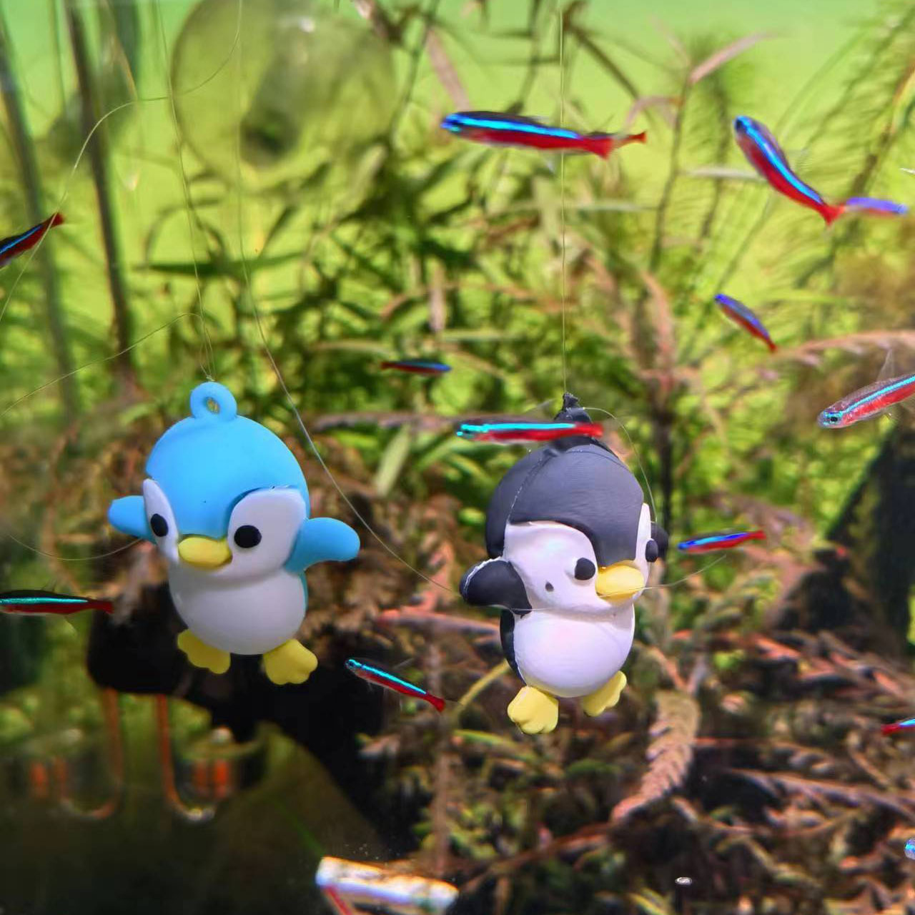 Acuario de goma suave decoración hogar pecera paisaje decoración suspendida bola pingüino colgante al por mayor flotante bola transparente