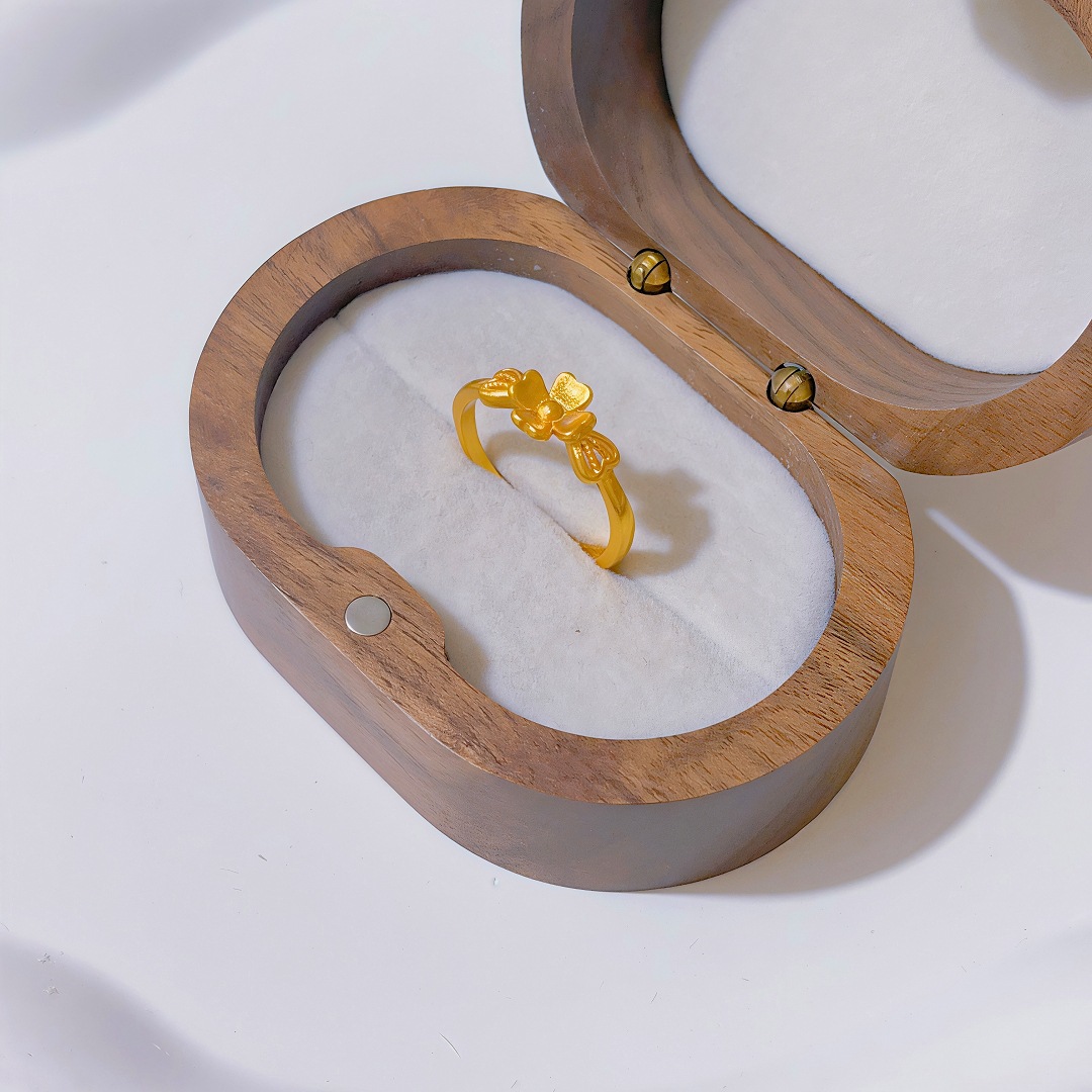 Ring with bow flower-shaped