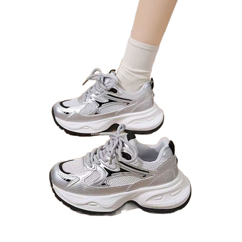 2025 nuevos zapatos de papá ultraligeros de todo fósforo, zapatos blancos de primavera y verano para mujer, suela gruesa, realce la apariencia, deportes de carrera