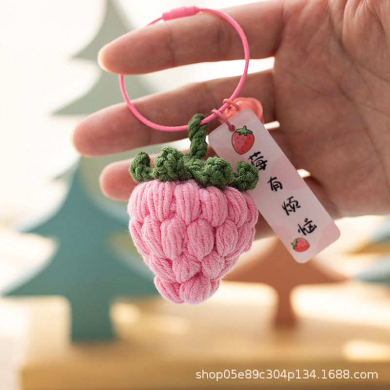 粉红草莓挂件.jpg