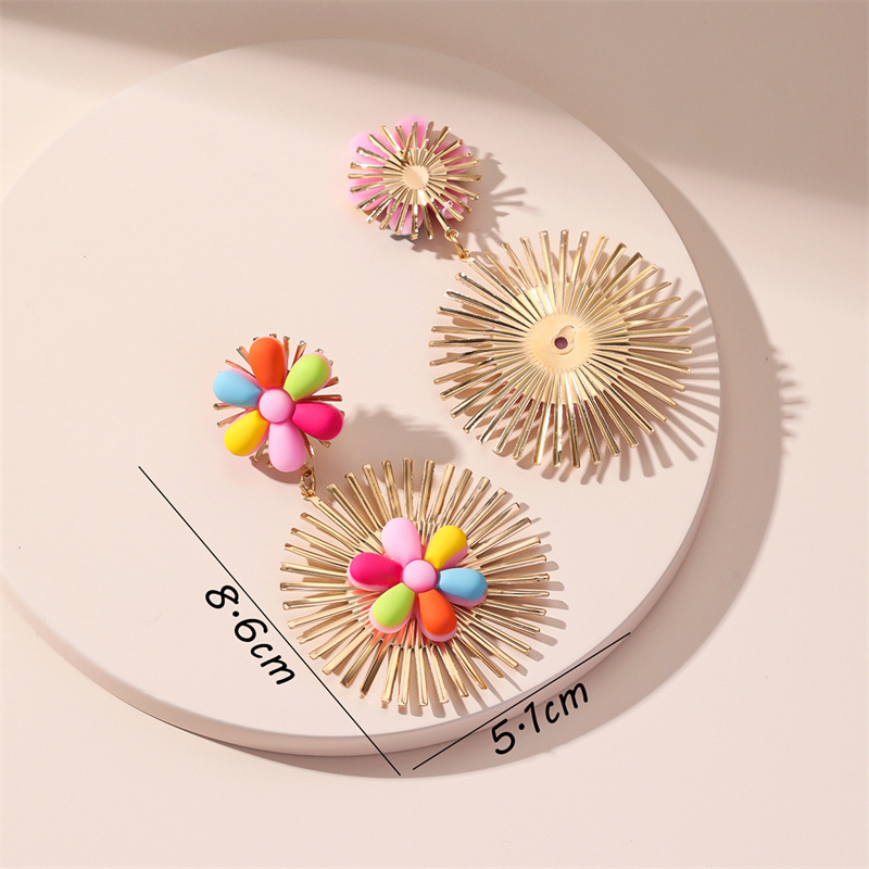 New Ethnic Style Heart Flowers Metal Pendant Earrings display picture 15