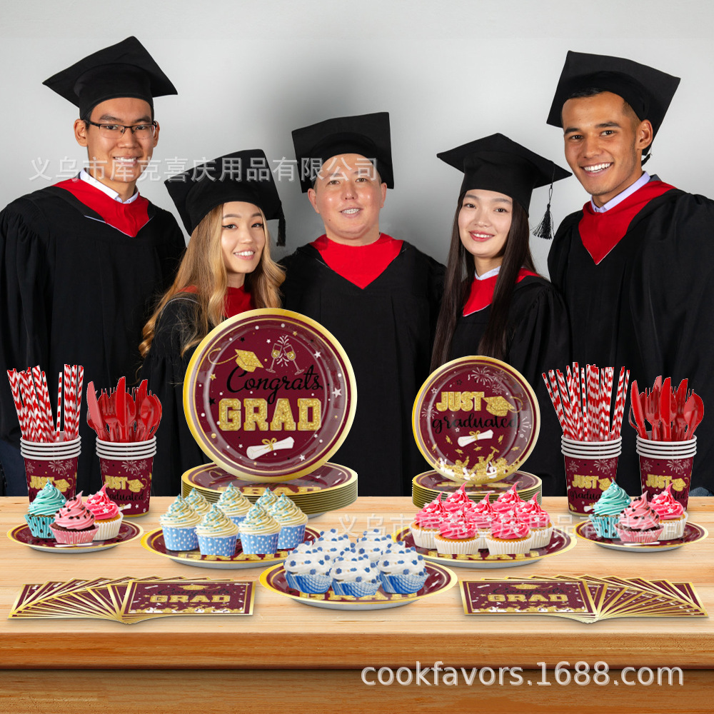 Nueva temporada de graduación cubiertos de fiesta fiesta de graduación bandeja de papel desechable taza de papel toalla de papel conjunto de decoración de platos