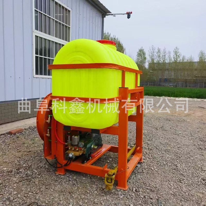 Pulverizador de pulverización remota de alimentación por aire de cuatro ruedas colgadas traseras pulverizador de pulverización remota para árboles frutales y insectos