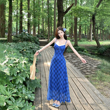 度假风蕾丝花边蓝色格子性感V领收腰吊带显瘦长裙气质绝美连衣裙