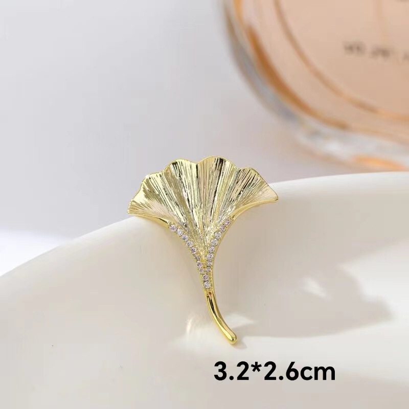 新商品の高級ブローチの軽い豪華なスーツのコートの胸の花、日韓の気質のピンの大気の百合の精巧な個性の装飾|undefined