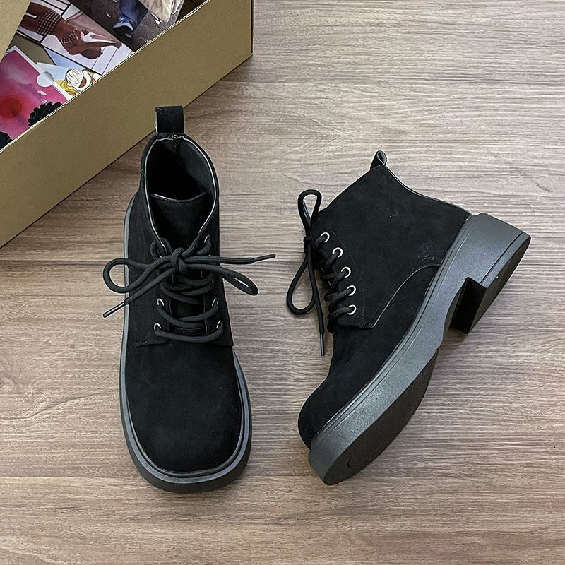 Μοντέρνες μακριές γυναίκες το φθινόπωρο του 2024, ψηλομάνικος ιππότης με χοντρές σόλες και αυξημένα φερμουάρ στην πλάτη, λεπτές για_voghion.com