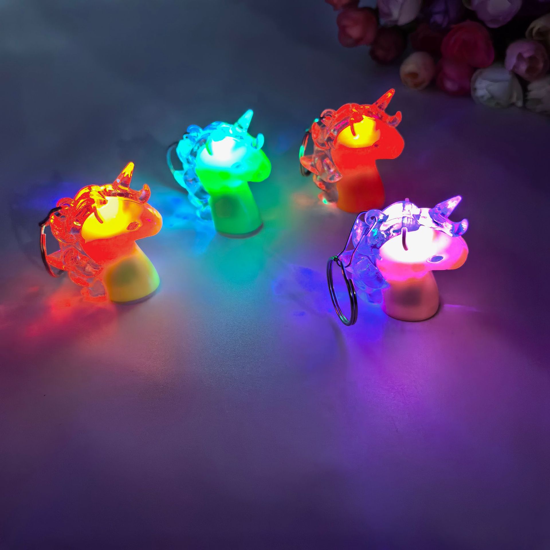 Unicornio luminoso transfronterizo llaverillo lámpara luminosa colgante llaverillo LED juguetes luminosos niños regalos creativos