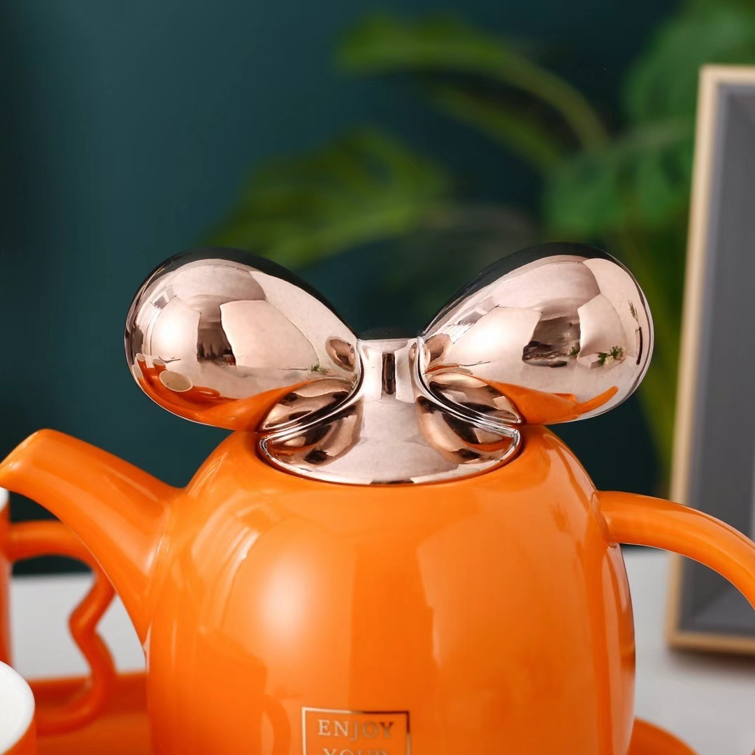 Traje de hervidor de estilo nórdico personalizado Taza de combinación de botella de agua fría de cerámica personalizada Taza de café chapada en oro con bandeja Taza