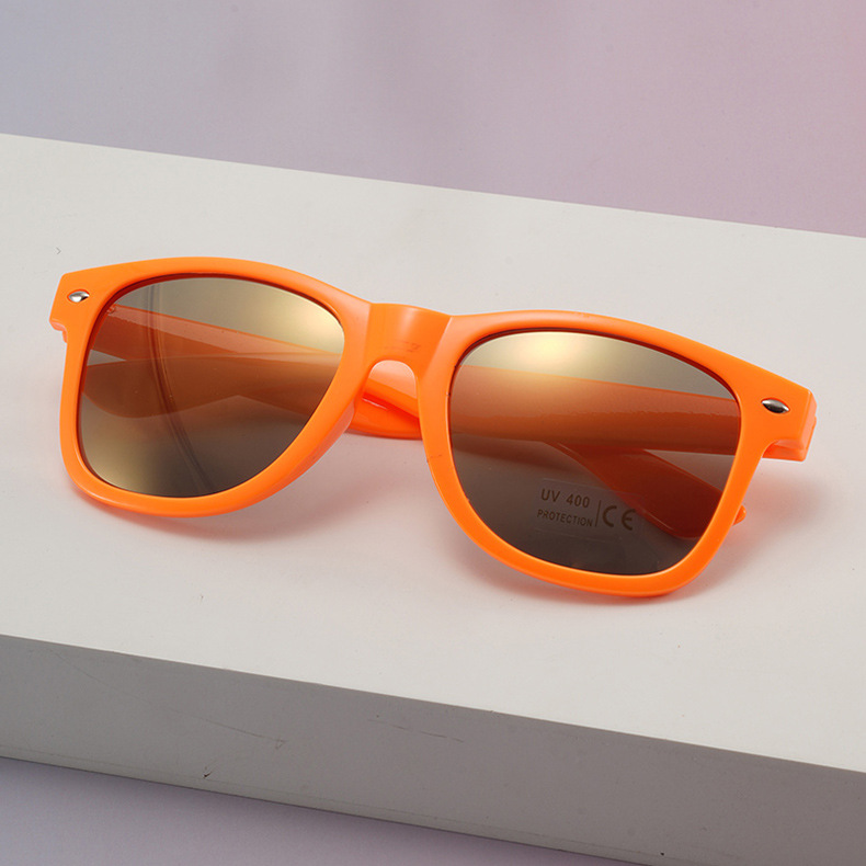 Gafas de sol retro de moda 2025, estilo caramelo con clavos de sombrilla de arroz, venta al por mayor directa de fábrica