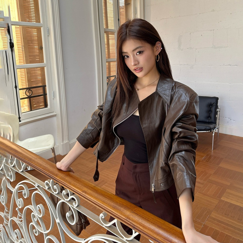 Real Shot of 2025 Autumn and Winter New Design Short Leather Jacket Sexy Brown Top Motorcycle Jacket Pu Leather Jacket for Women