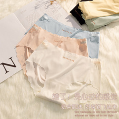 One-piece traceless ice silk underwear for women in summer thin mid-waist lifting hip girls shorts 2023 new fashion underwear