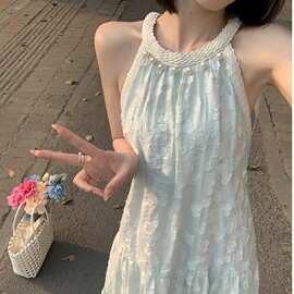 法式温柔风珍珠挂脖吊带裙气质减龄遮肉显瘦无袖甜美仙女连衣裙夏