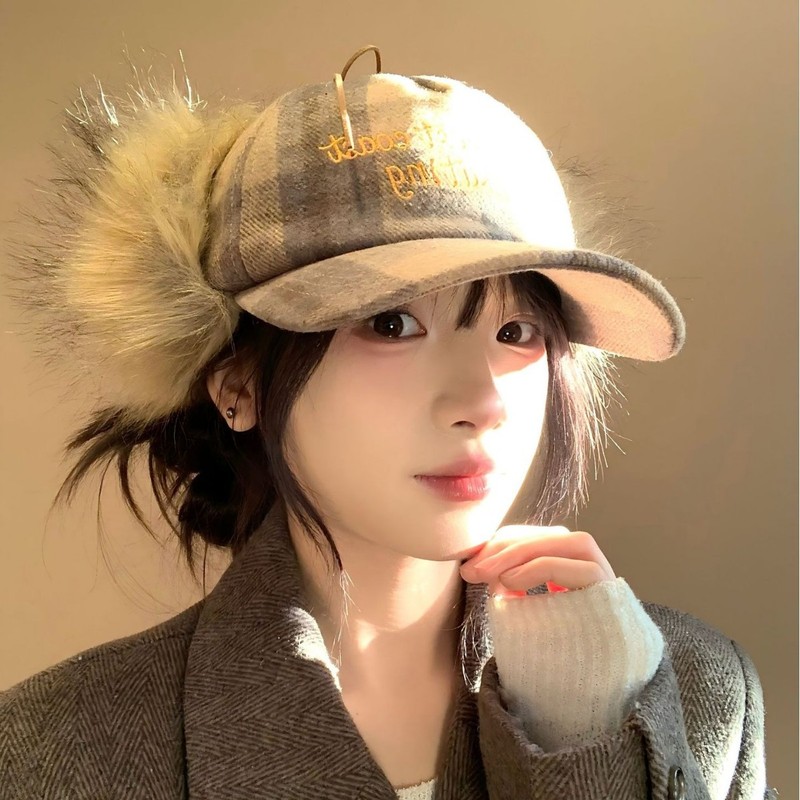 宁艺卓同款格纹毛绒护耳帽女秋冬百搭时尚棒球帽显脸小保暖鸭舌帽|undefined