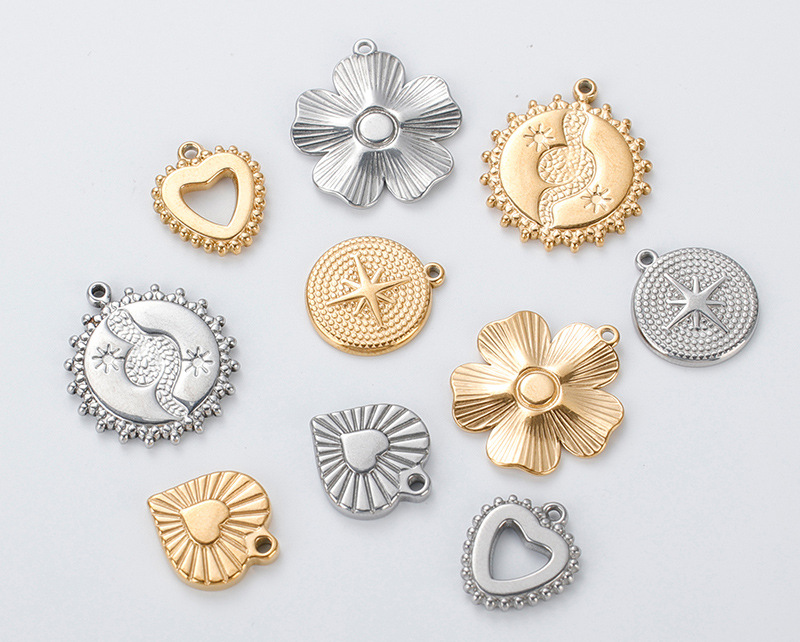 5g Weight 1 Piece 304 Stainless Steel Heart Shape Flower Pendant