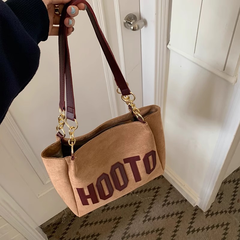Best-selling women's bags, large-capacity bags, 2023 new Korean style popular letter college student class shoulder bags, tote bags undefined