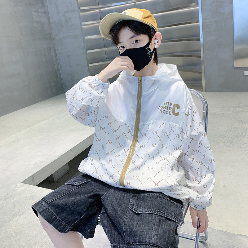 童裝兒童防曬衣2024新款中大童防紫外線連帽上衣男孩薄款夏季外套