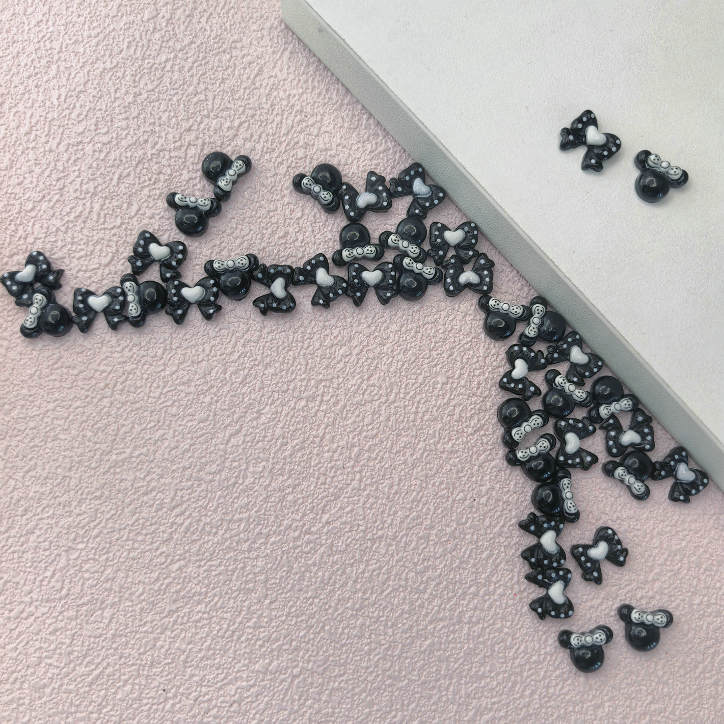 跨境米奇头爱心蝴蝶结美甲饰品批发美国澳洲加拿大韩国欧洲000